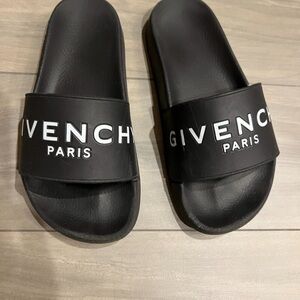 Women’s Slides